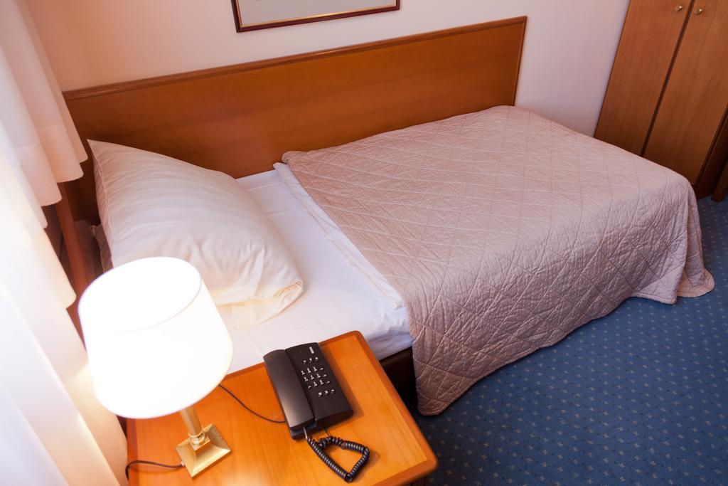 Hotel Rubin Dusseldorf Room photo
